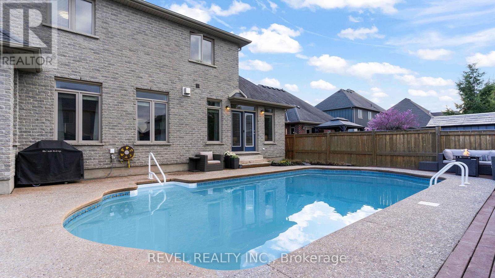 1520 Logans Trail, London South (South A), Ontario  N6K 0B3 - Photo 42 - X12197254