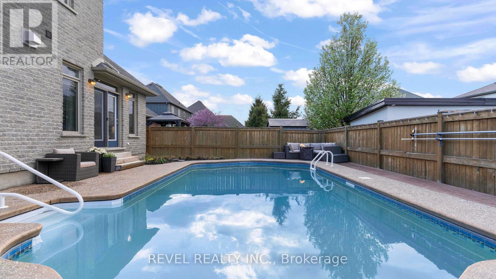 1520 Logans Trail, London South (South A), Ontario  N6K 0B3 - Photo 44 - X12197254