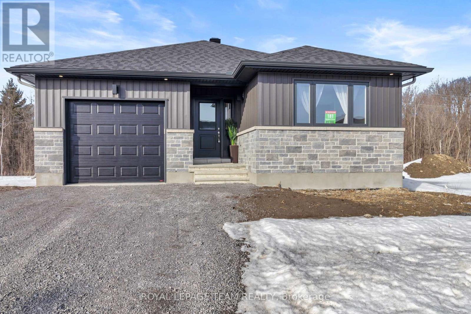 181 Seabert Drive, Arnprior, Ontario  K7S 0H9 - Photo 1 - X12197257