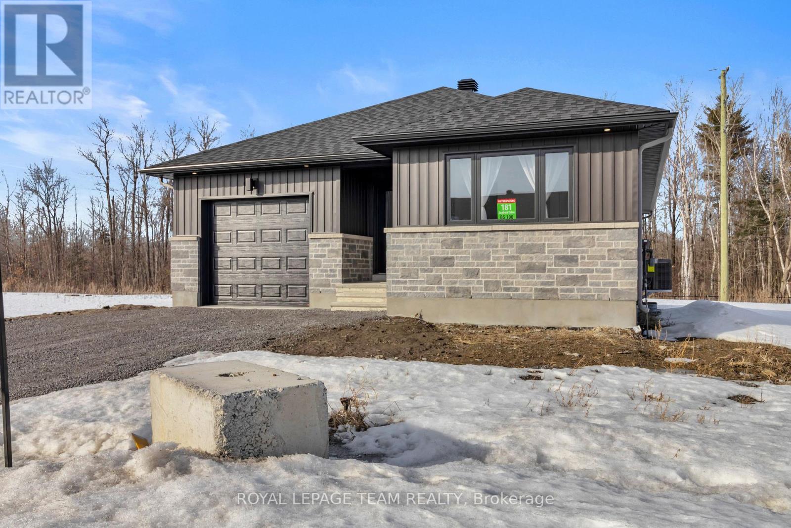 181 Seabert Drive, Arnprior, Ontario  K7S 0H9 - Photo 2 - X12197257