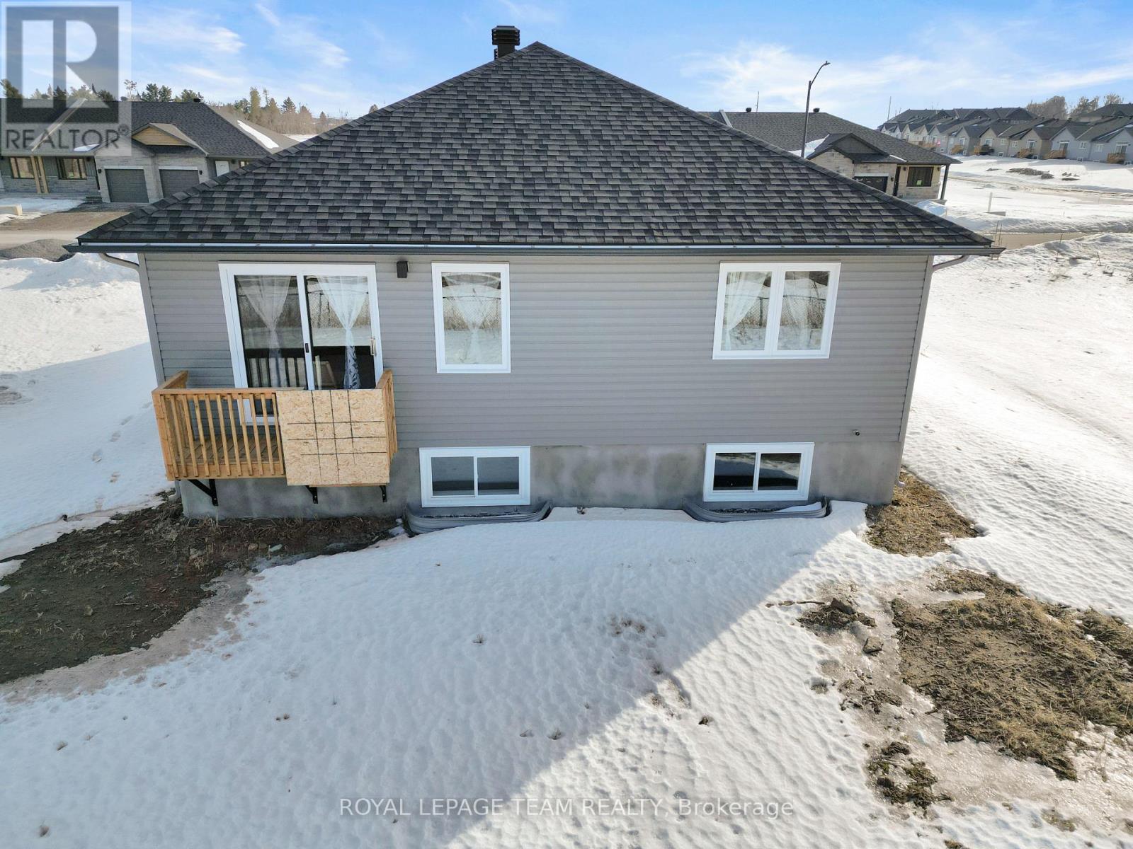 181 Seabert Drive, Arnprior, Ontario  K7S 0H9 - Photo 24 - X12197257