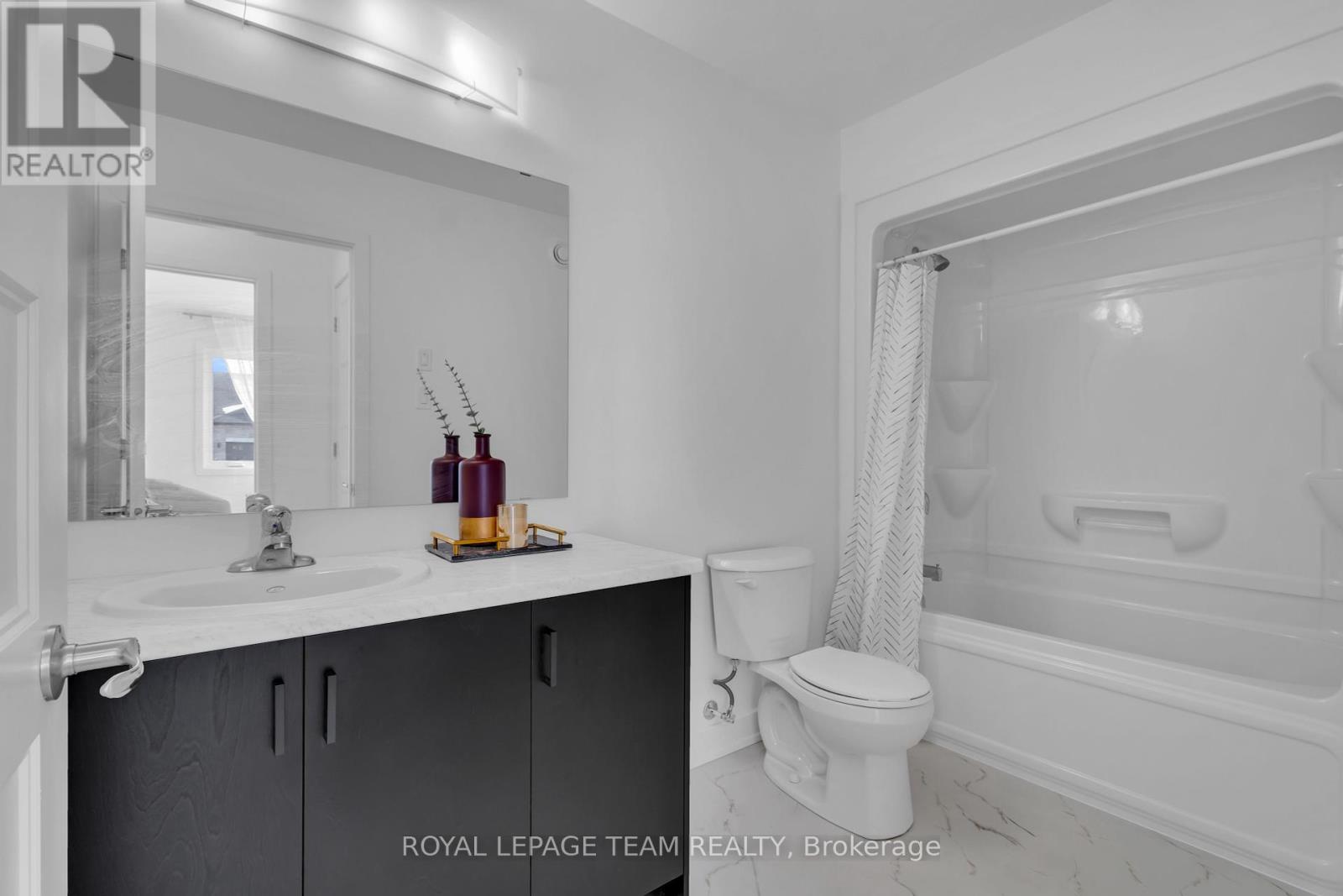 181 Seabert Drive, Arnprior, Ontario  K7S 0H9 - Photo 6 - X12197257