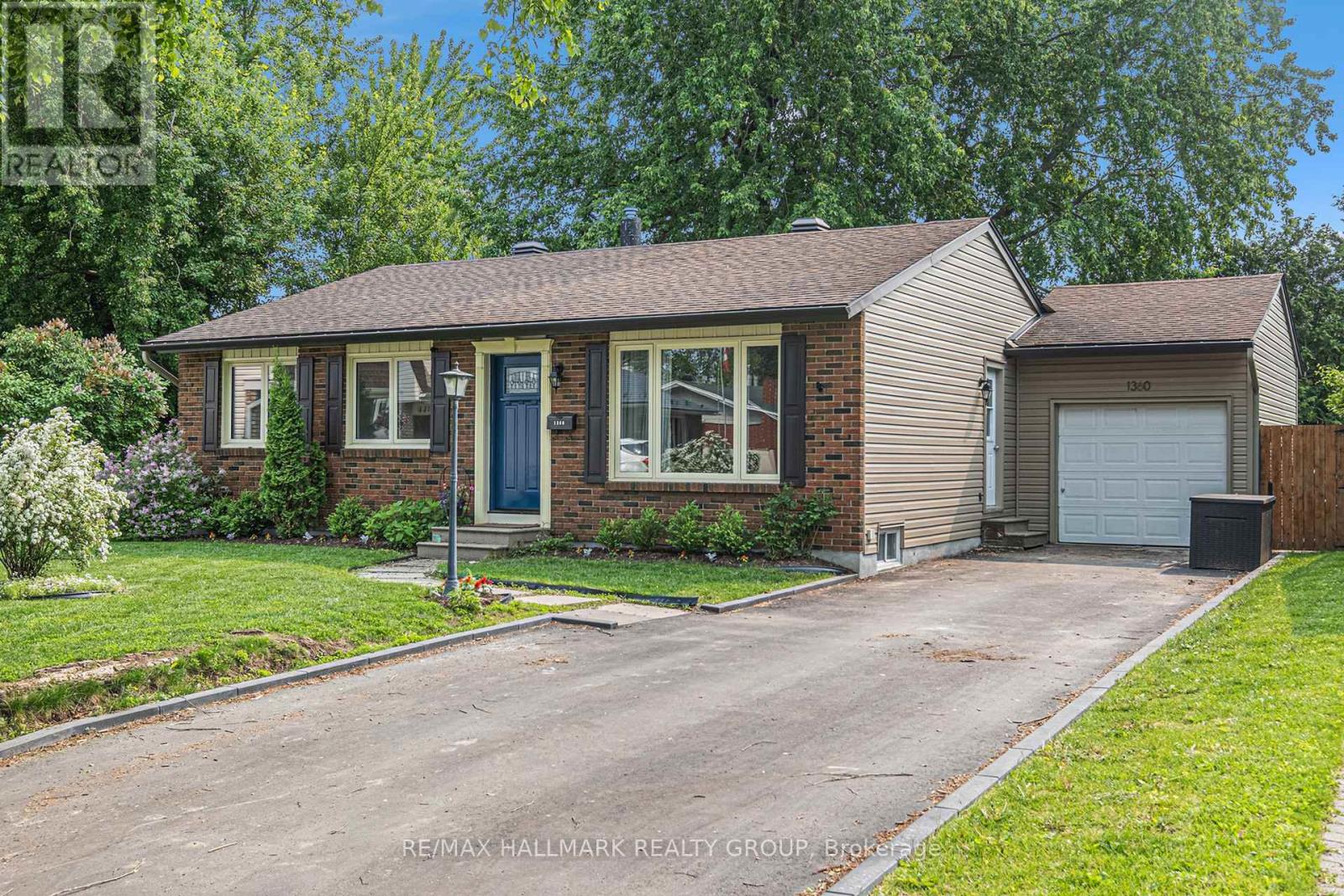 1360 Metz Crescent, Ottawa, Ontario  K1K 3Z5 - Photo 2 - X12197289