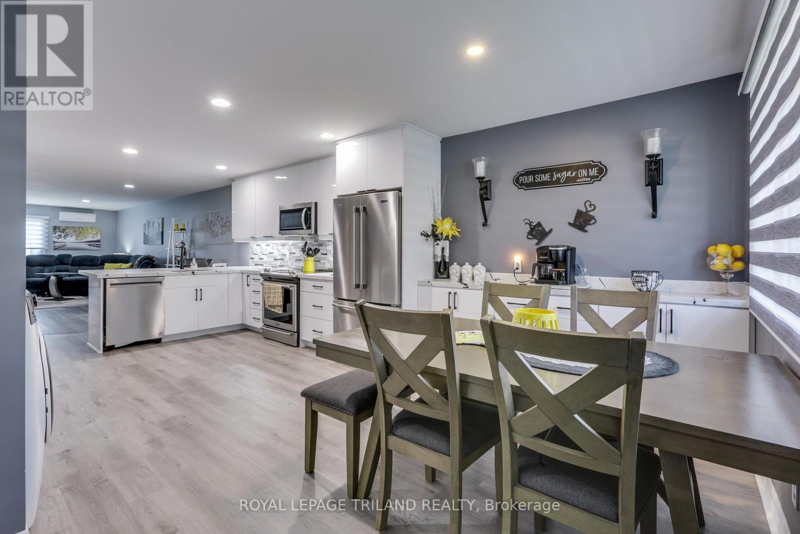 81 John Street, Warwick, Ontario  N0M 2S0 - Photo 6 - X12133842