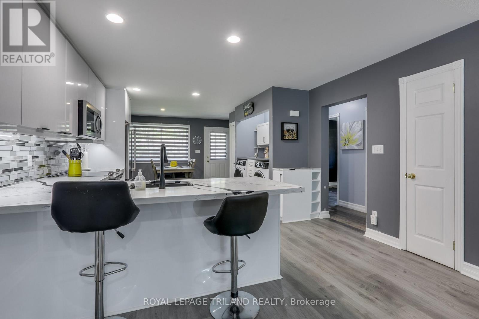 81 John Street, Warwick, Ontario  N0M 2S0 - Photo 8 - X12133842