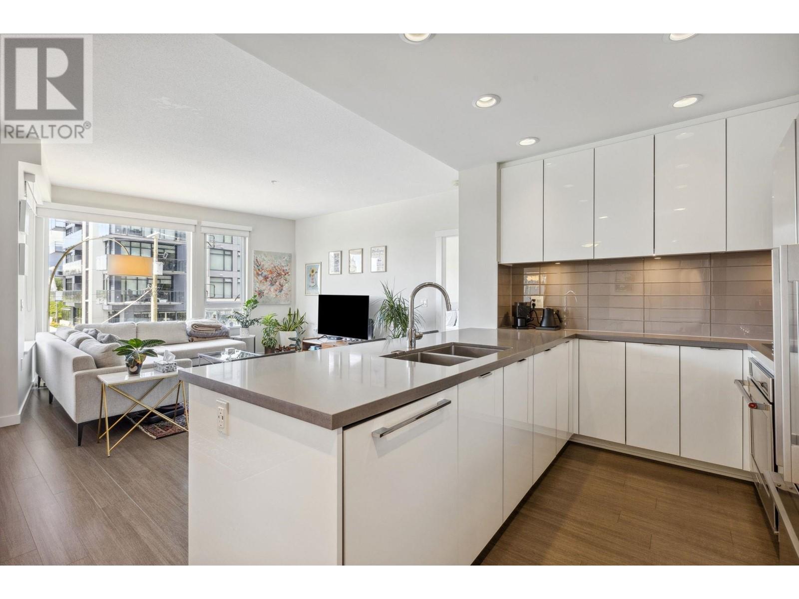 209 277 W 1ST STREET, North Vancouver, British Columbia
