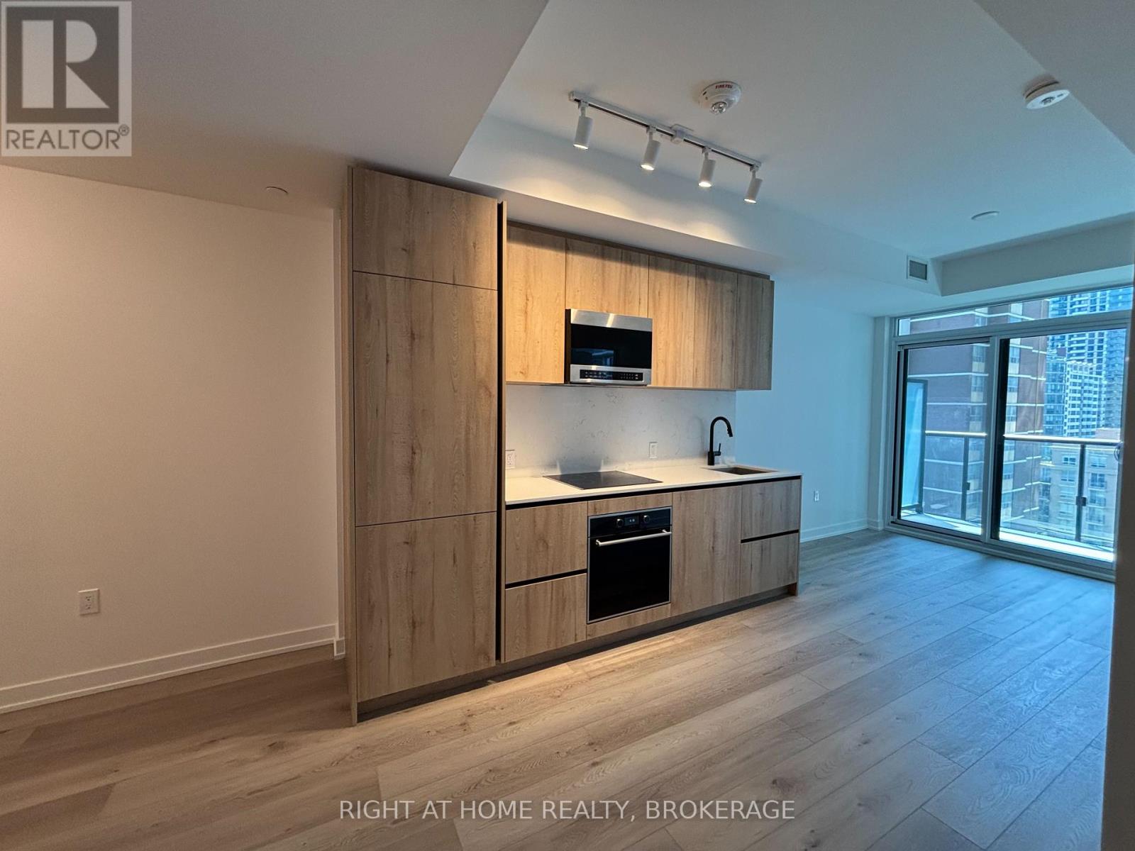 1005 - 127 Broadway Avenue, Toronto, Ontario  M4P 1V3 - Photo 2 - C12197281