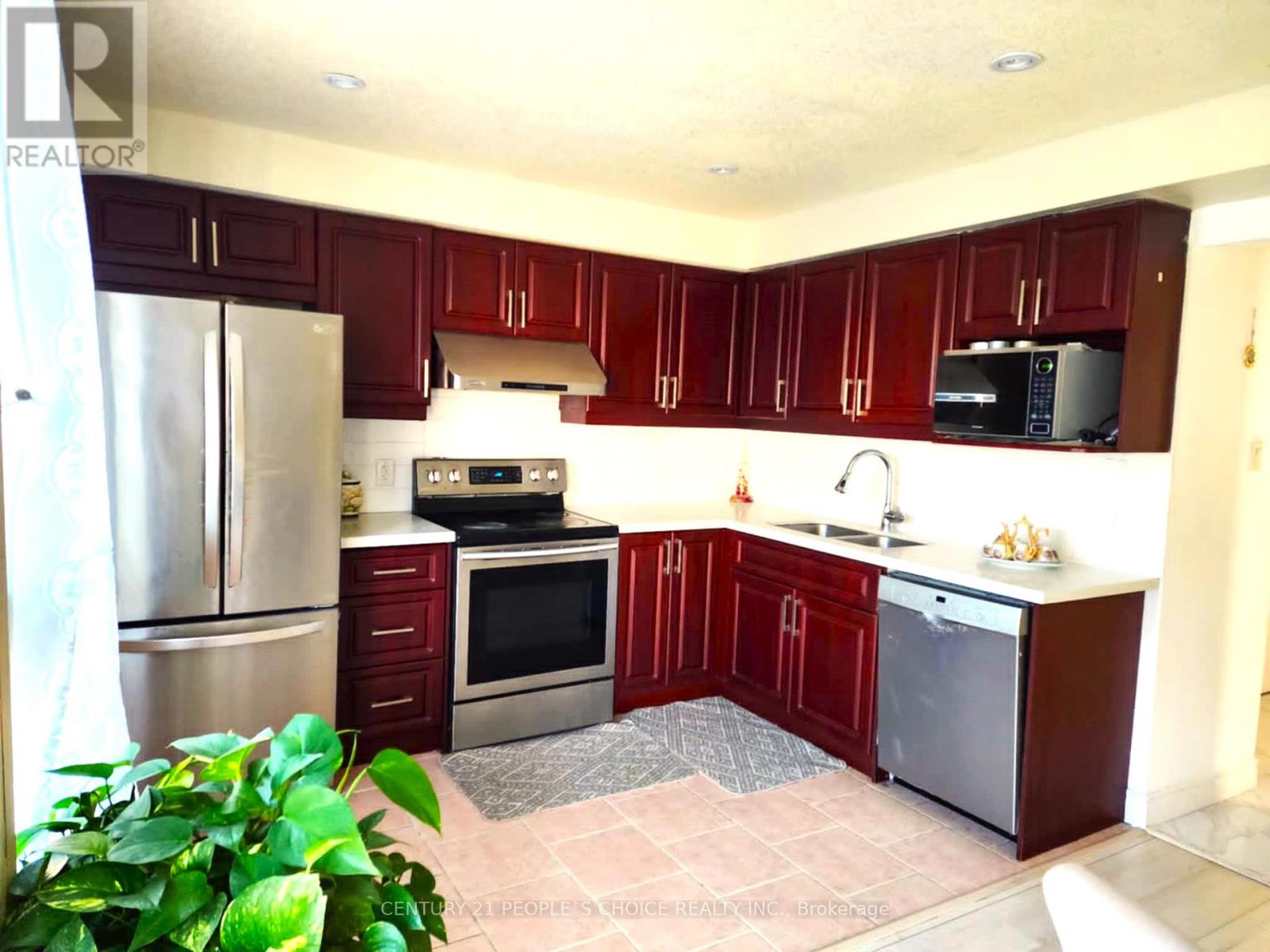 9 Ravenswood Drive, Brampton, Ontario  L6Y 3Y5 - Photo 10 - W12170710
