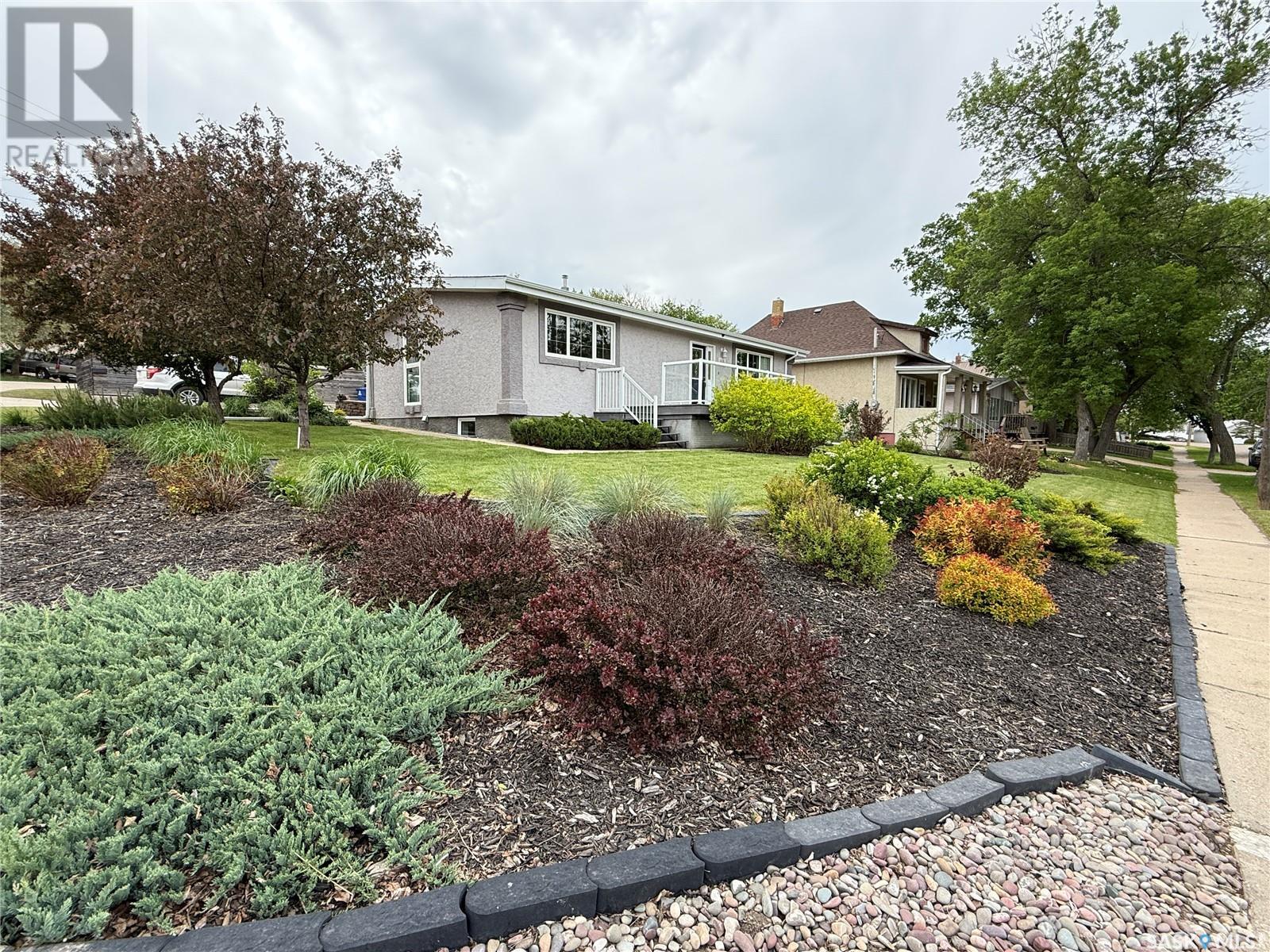 318 Confederation Drive, Weyburn, Saskatchewan  S4H 2G8 - Photo 2 - SK008289