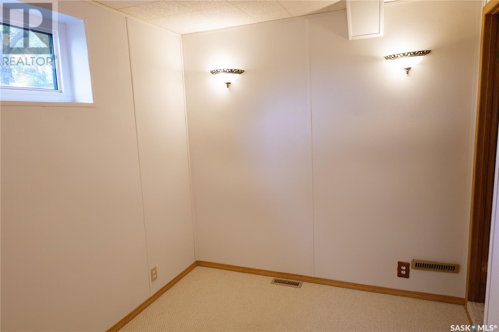 318 Confederation Drive, Weyburn, Saskatchewan  S4H 2G8 - Photo 22 - SK008289