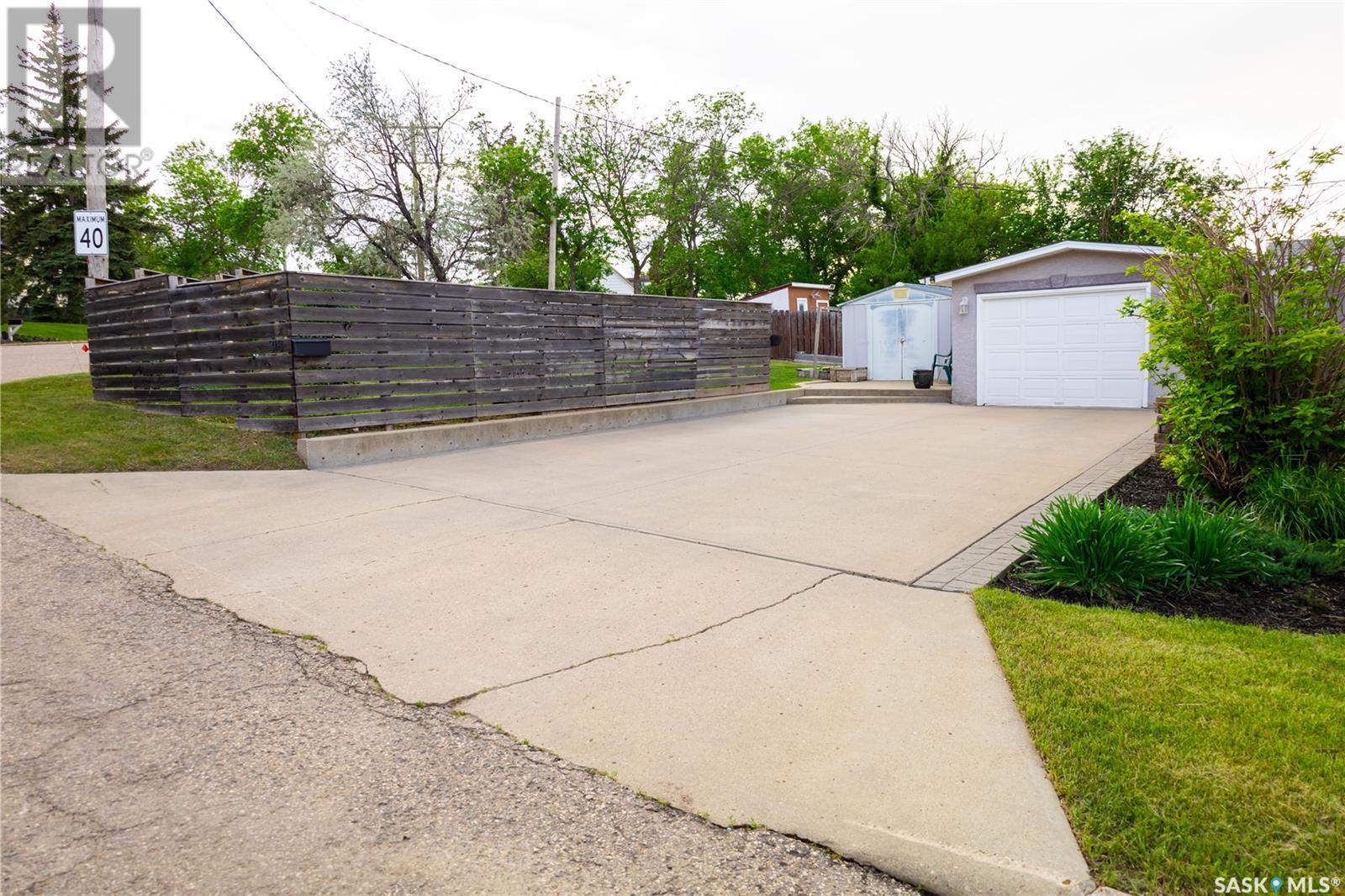 318 Confederation Drive, Weyburn, Saskatchewan  S4H 2G8 - Photo 28 - SK008289
