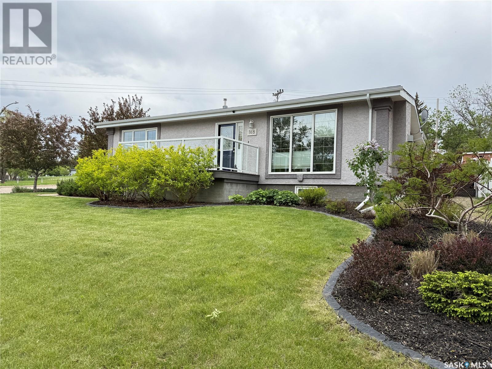 318 Confederation Drive, Weyburn, Saskatchewan  S4H 2G8 - Photo 3 - SK008289