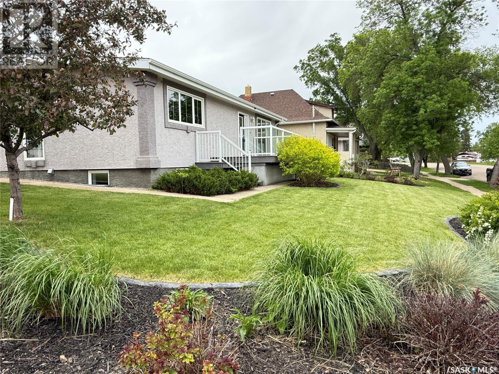 318 Confederation Drive, Weyburn, Saskatchewan  S4H 2G8 - Photo 4 - SK008289