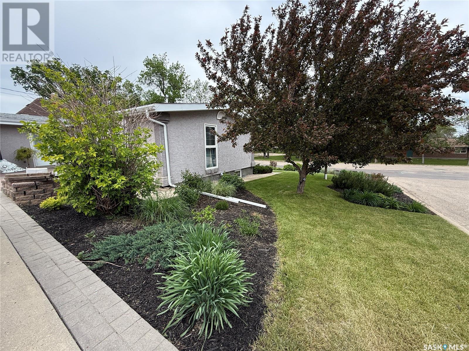 318 Confederation Drive, Weyburn, Saskatchewan  S4H 2G8 - Photo 5 - SK008289