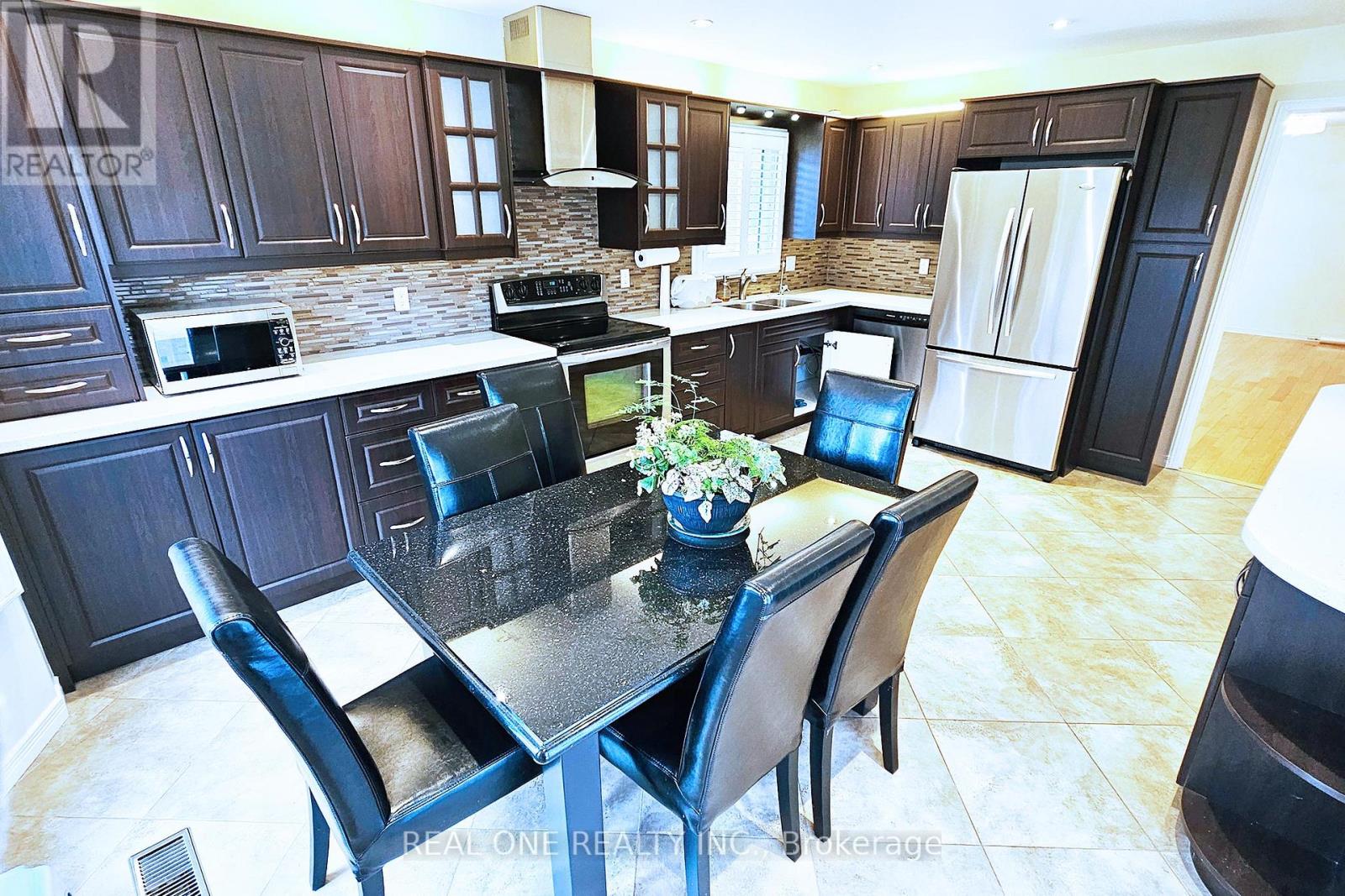 25 Bendamere Crescent, Markham (Raymerville), Ontario  L3P 6Y3 - Photo 10 - N12197259