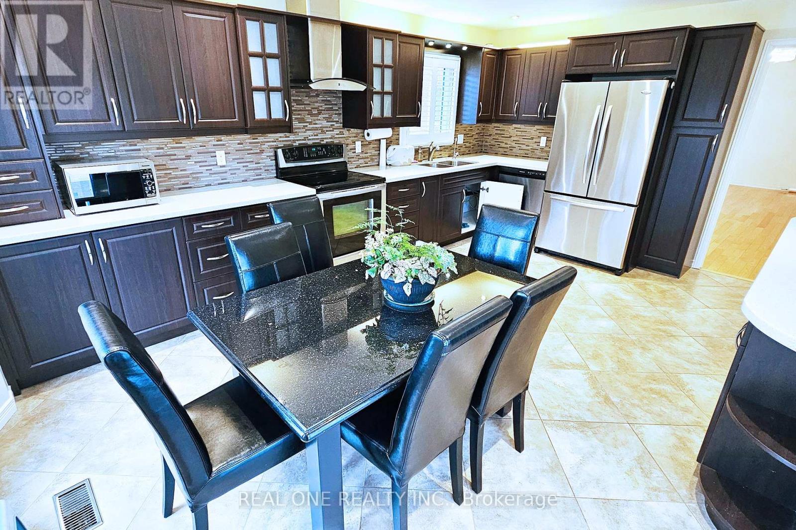 25 Bendamere Crescent, Markham (Raymerville), Ontario  L3P 6Y3 - Photo 11 - N12197259