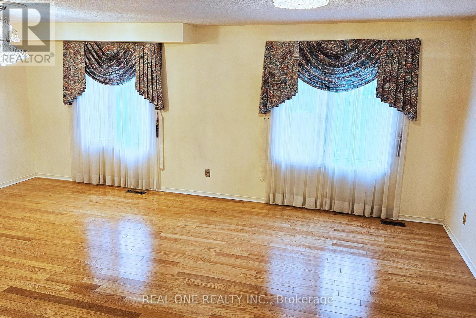 25 Bendamere Crescent, Markham (Raymerville), Ontario  L3P 6Y3 - Photo 7 - N12197259