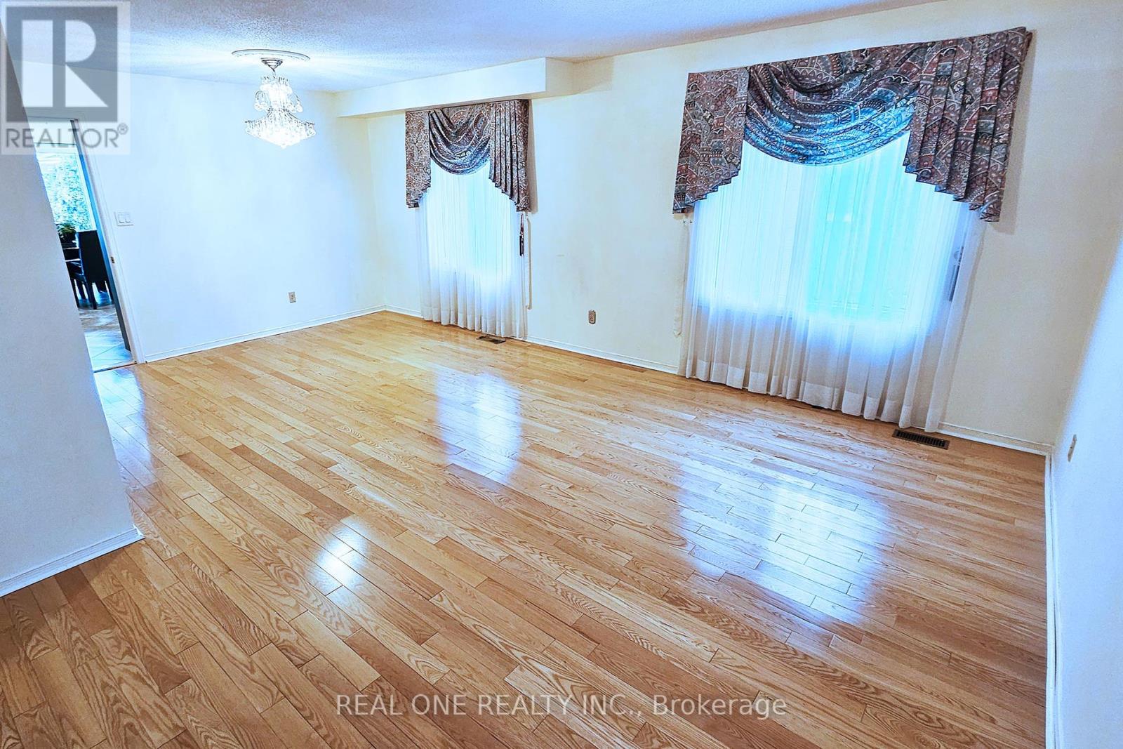 25 Bendamere Crescent, Markham (Raymerville), Ontario  L3P 6Y3 - Photo 8 - N12197259
