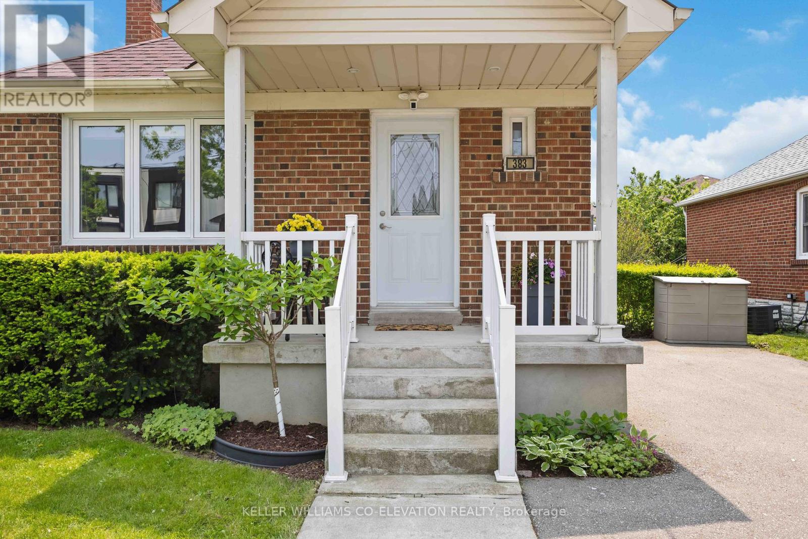 383 Rimilton Avenue, Toronto, Ontario  M8W 2G1 - Photo 3 - W12197277