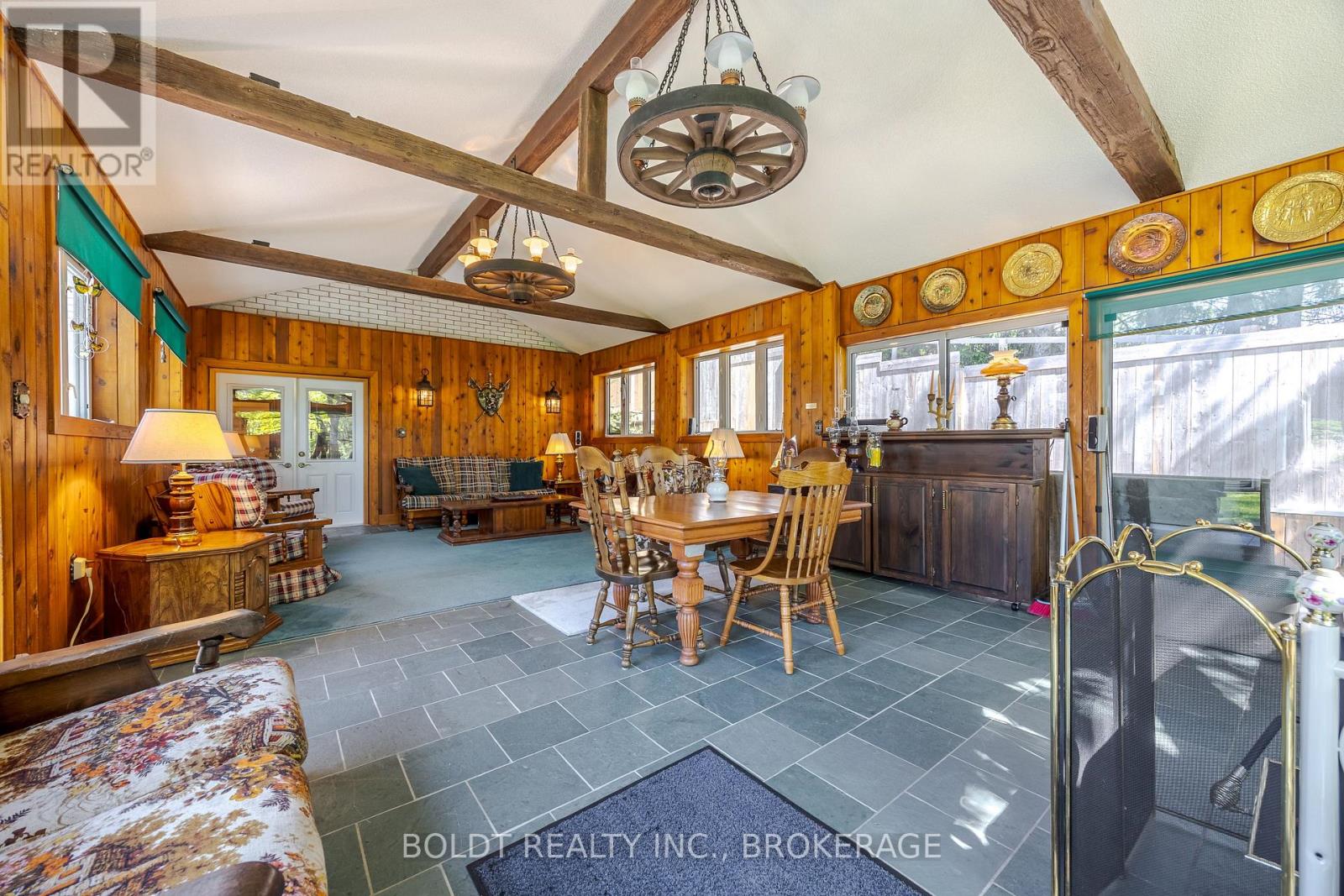 2010 Hansler Street, Pelham, Ontario  L0S 1M0 - Photo 39 - X12189447