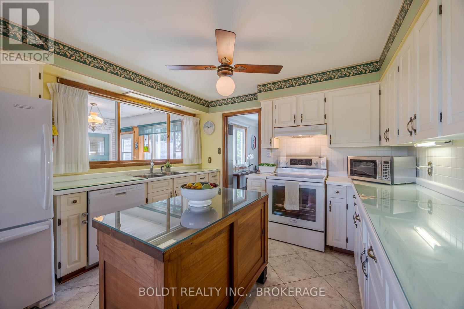 2010 Hansler Street, Pelham, Ontario  L0S 1M0 - Photo 14 - X12189447
