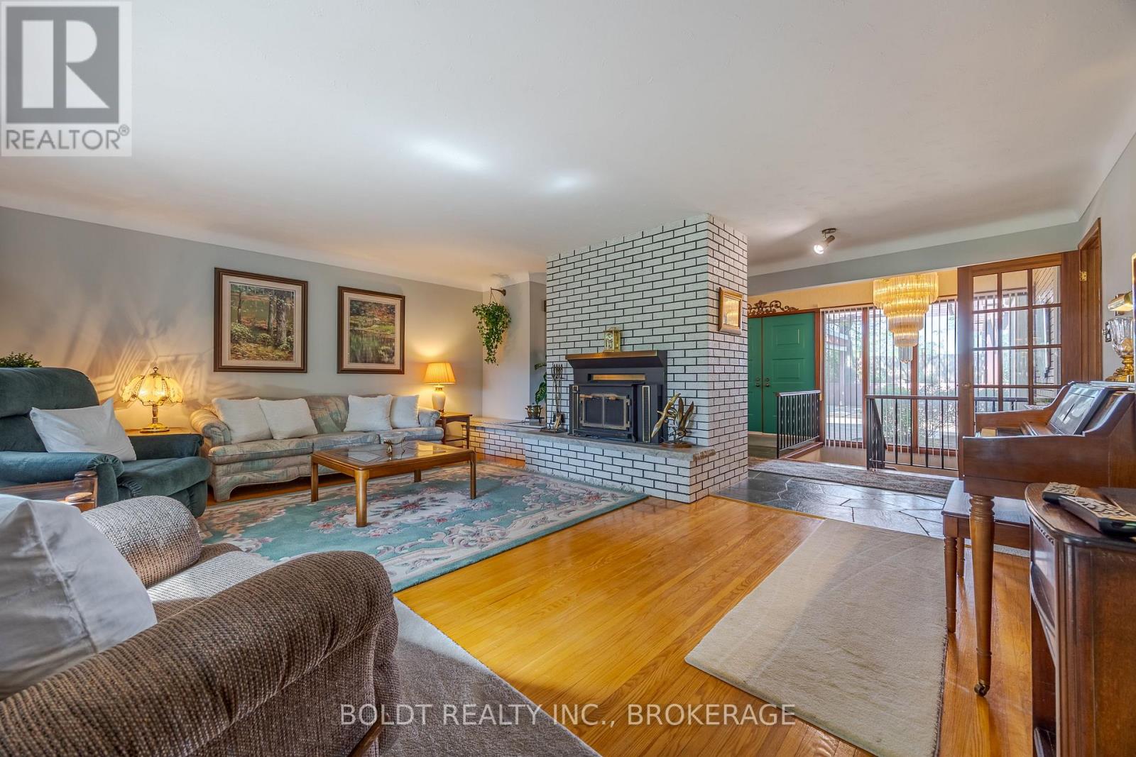 2010 Hansler Street, Pelham, Ontario  L0S 1M0 - Photo 8 - X12189447