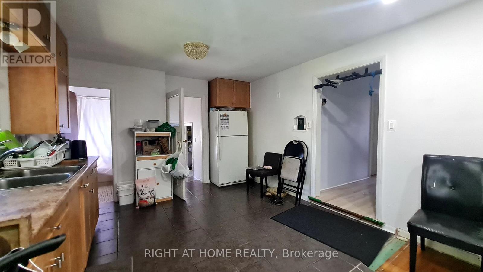 310 Grey Street, London East (East K), Ontario  N6B 1G6 - Photo 11 - X12186293