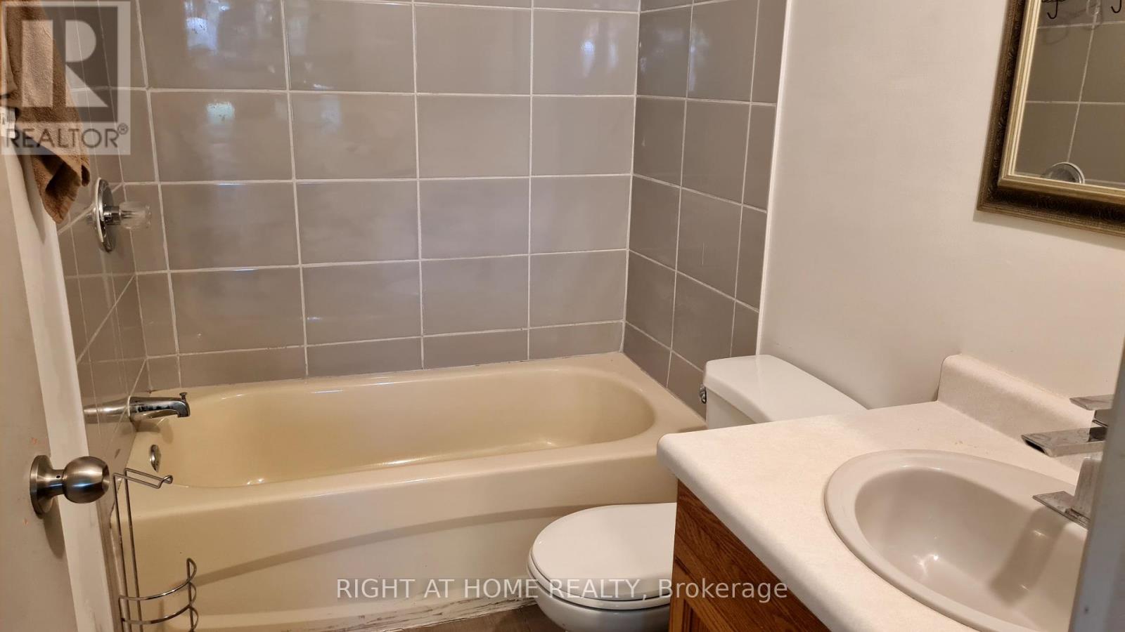 310 Grey Street, London East (East K), Ontario  N6B 1G6 - Photo 12 - X12186293