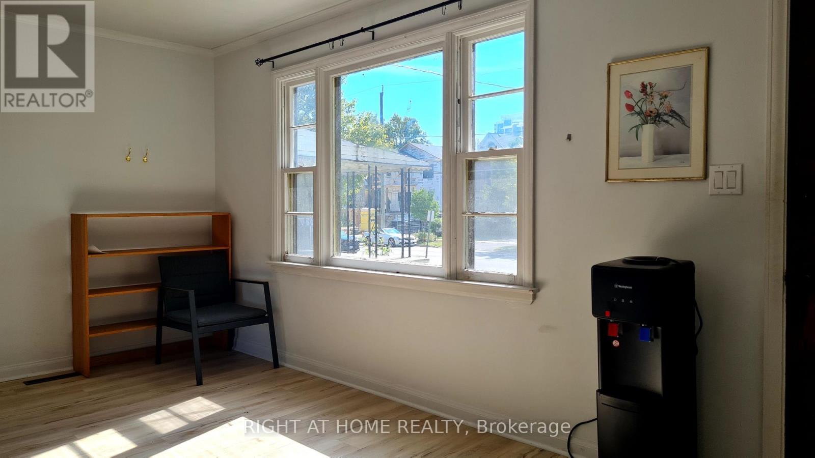 310 Grey Street, London East (East K), Ontario  N6B 1G6 - Photo 6 - X12186293