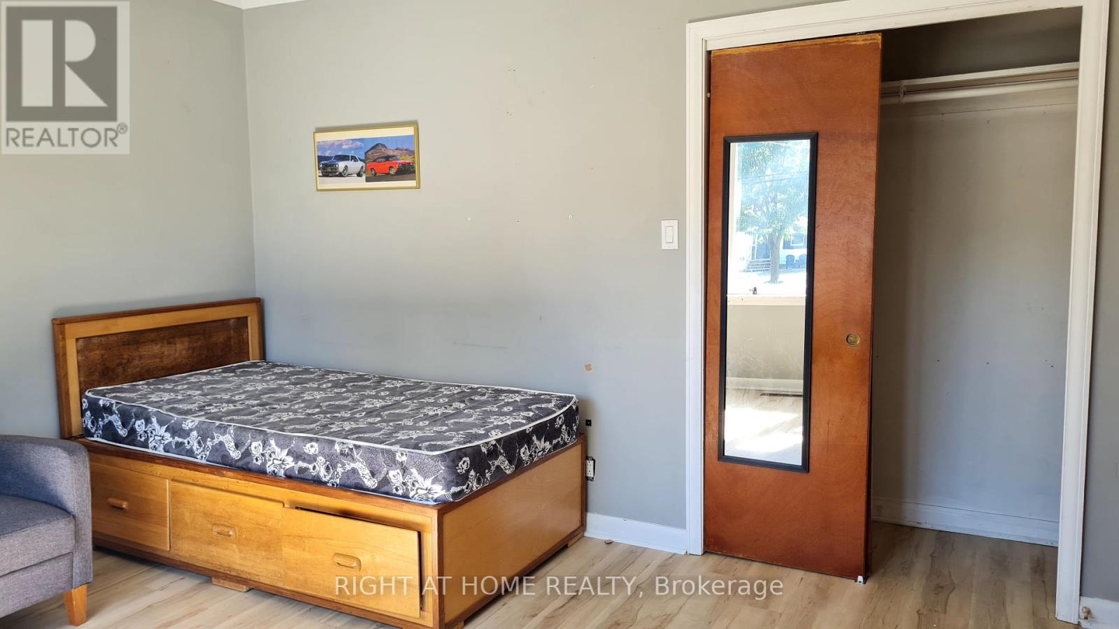 310 Grey Street, London East (East K), Ontario  N6B 1G6 - Photo 8 - X12186293