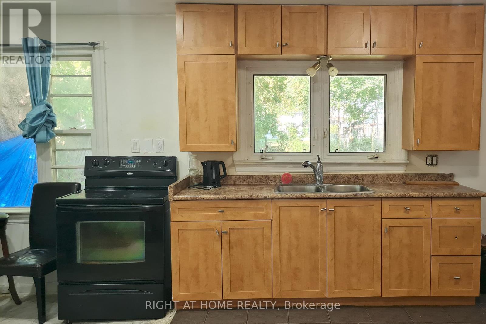 310 Grey Street, London East (East K), Ontario  N6B 1G6 - Photo 10 - X12186293