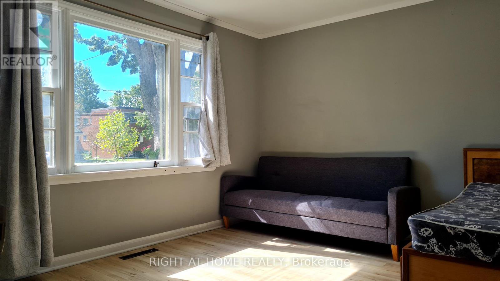 310 Grey Street, London East (East K), Ontario  N6B 1G6 - Photo 7 - X12186293