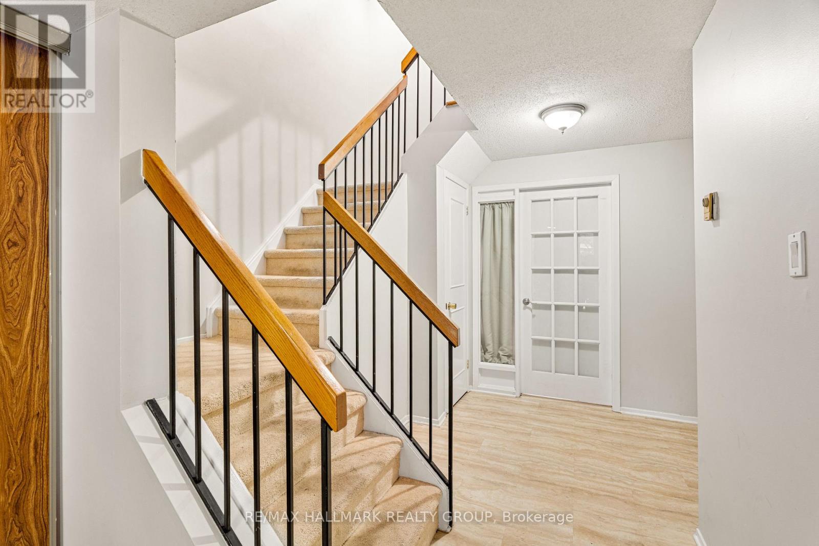 1a Crestlea Crescent, Ottawa, Ontario  K2G 4N1 - Photo 4 - X12197313