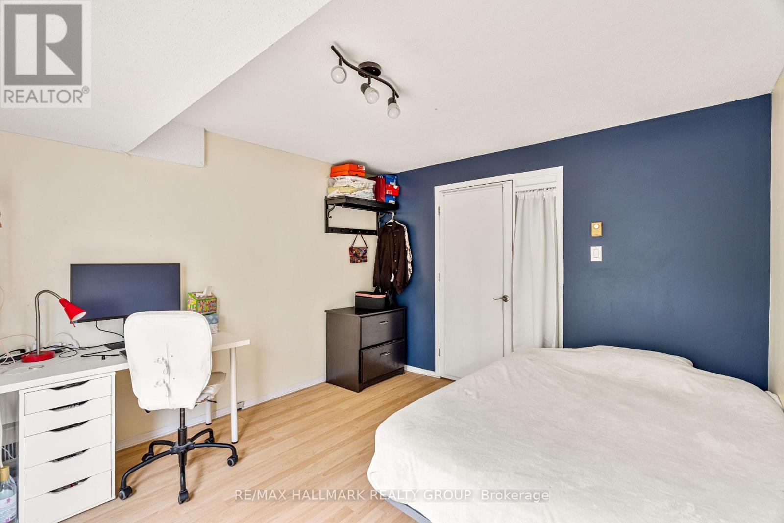 1a Crestlea Crescent, Ottawa, Ontario  K2G 4N1 - Photo 6 - X12197313