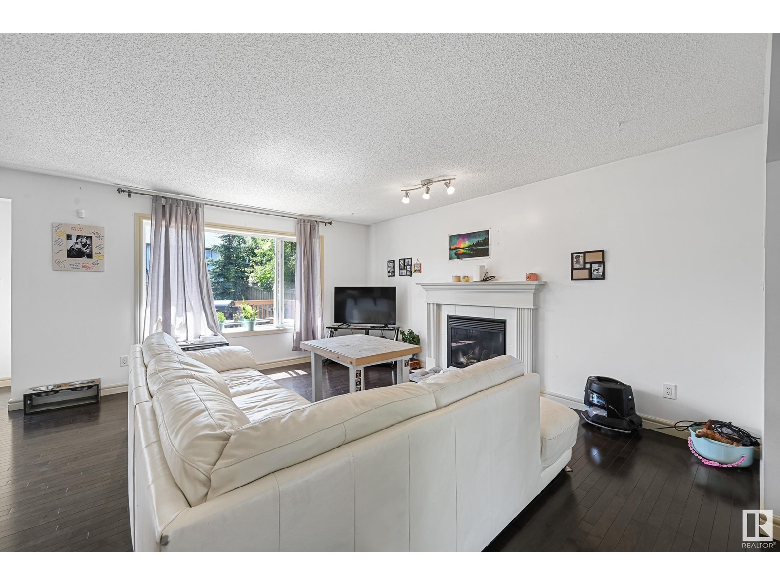 8411 Sloane Cr Nw, Edmonton, Alberta  T6R 0L4 - Photo 3 - E4440404