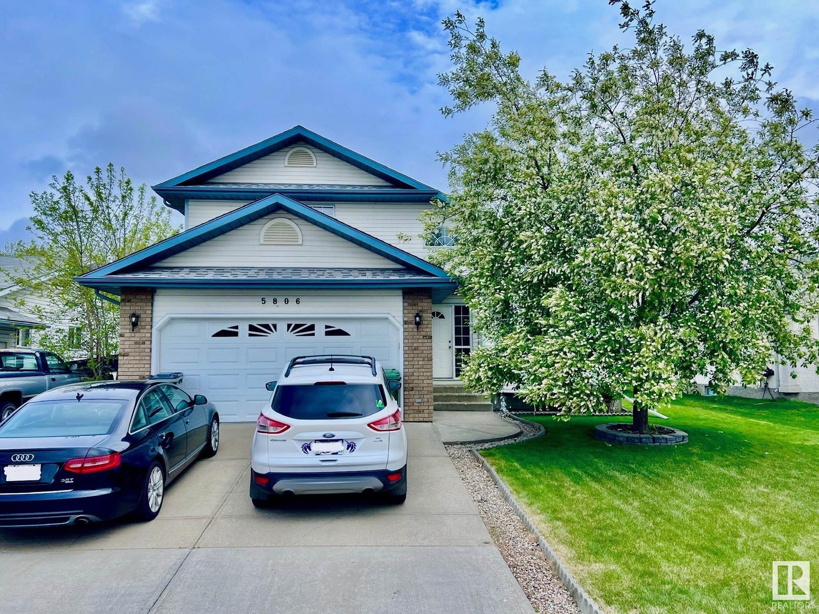Property at 5806 49 AV image 1
