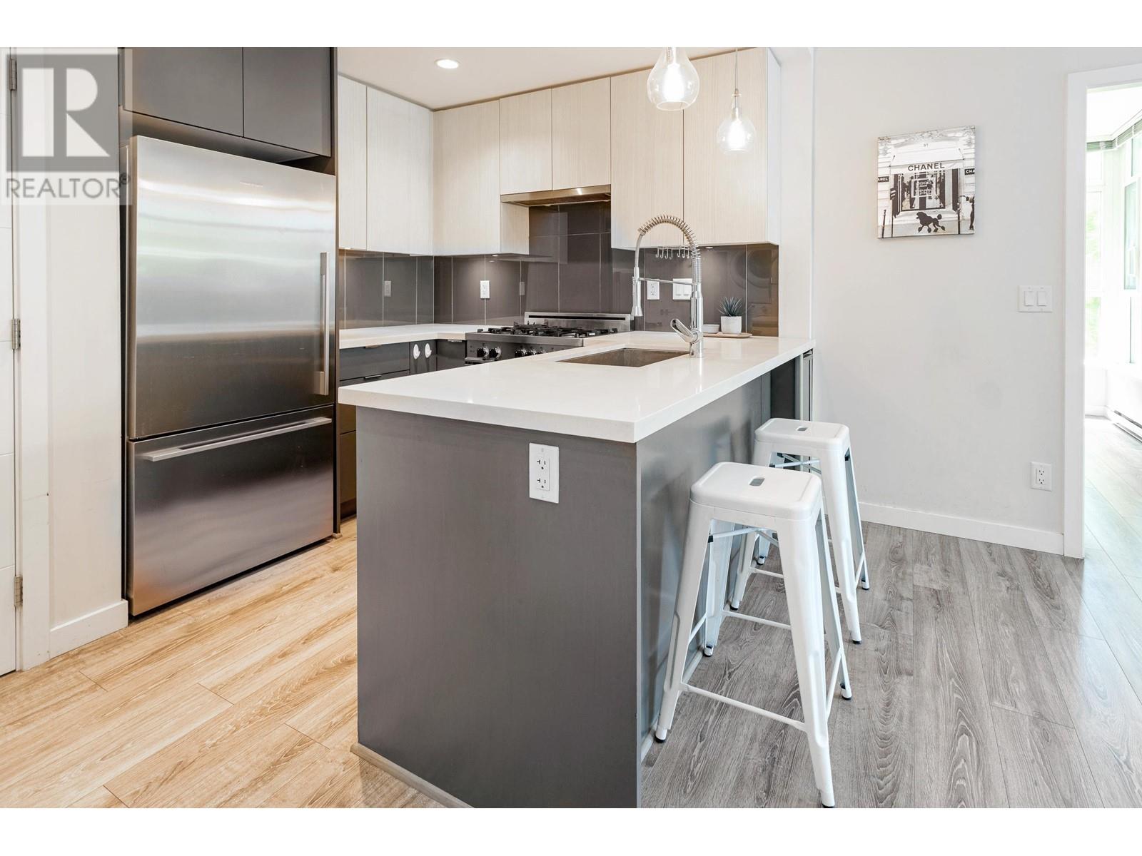 205 711 Breslay Street, Coquitlam, British Columbia  V3J 0G7 - Photo 2 - R3011500