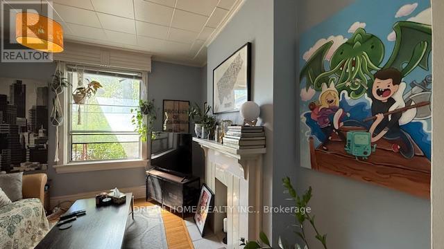 364 Harbord Street, Toronto, Ontario  M6G 1H7 - Photo 9 - C12197310