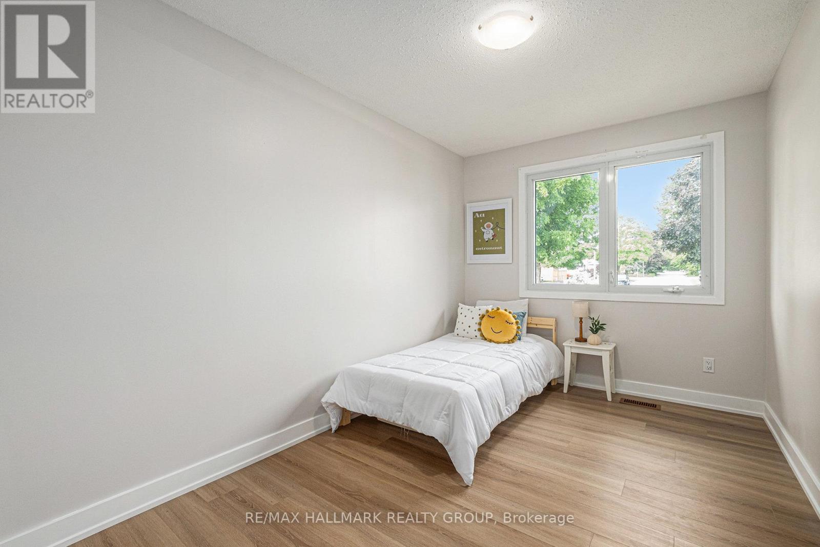 1360 Metz Crescent, Ottawa, Ontario  K1K 3Z5 - Photo 16 - X12197289