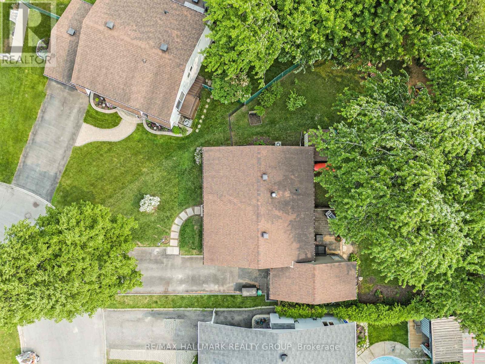 1360 Metz Crescent, Ottawa, Ontario  K1K 3Z5 - Photo 29 - X12197289