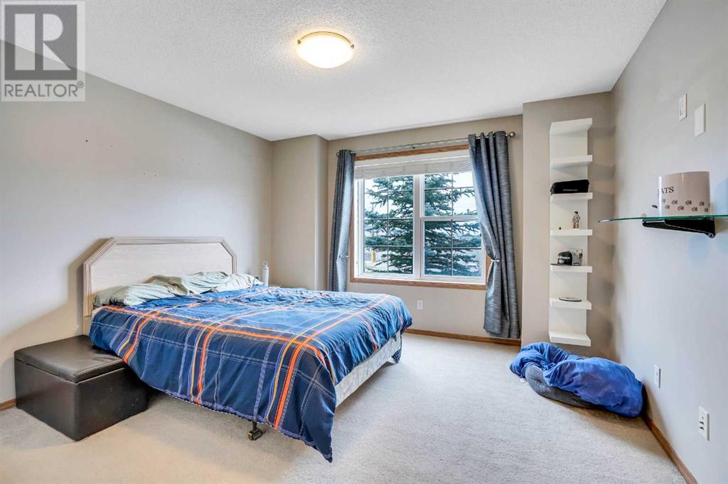 Property at 8 Covecreek Close NE image 5