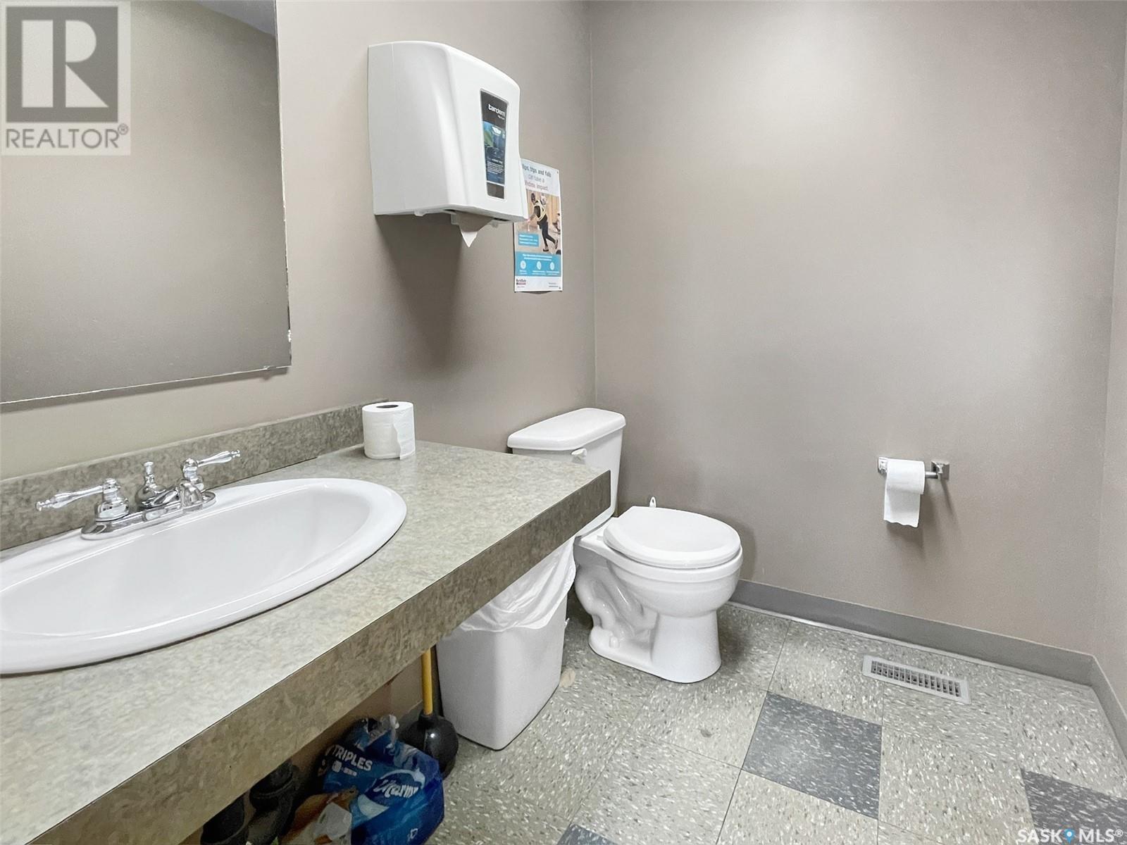 37 5th Avenue Nw, Swift Current, Saskatchewan  S9H 4T4 - Photo 17 - SK995861