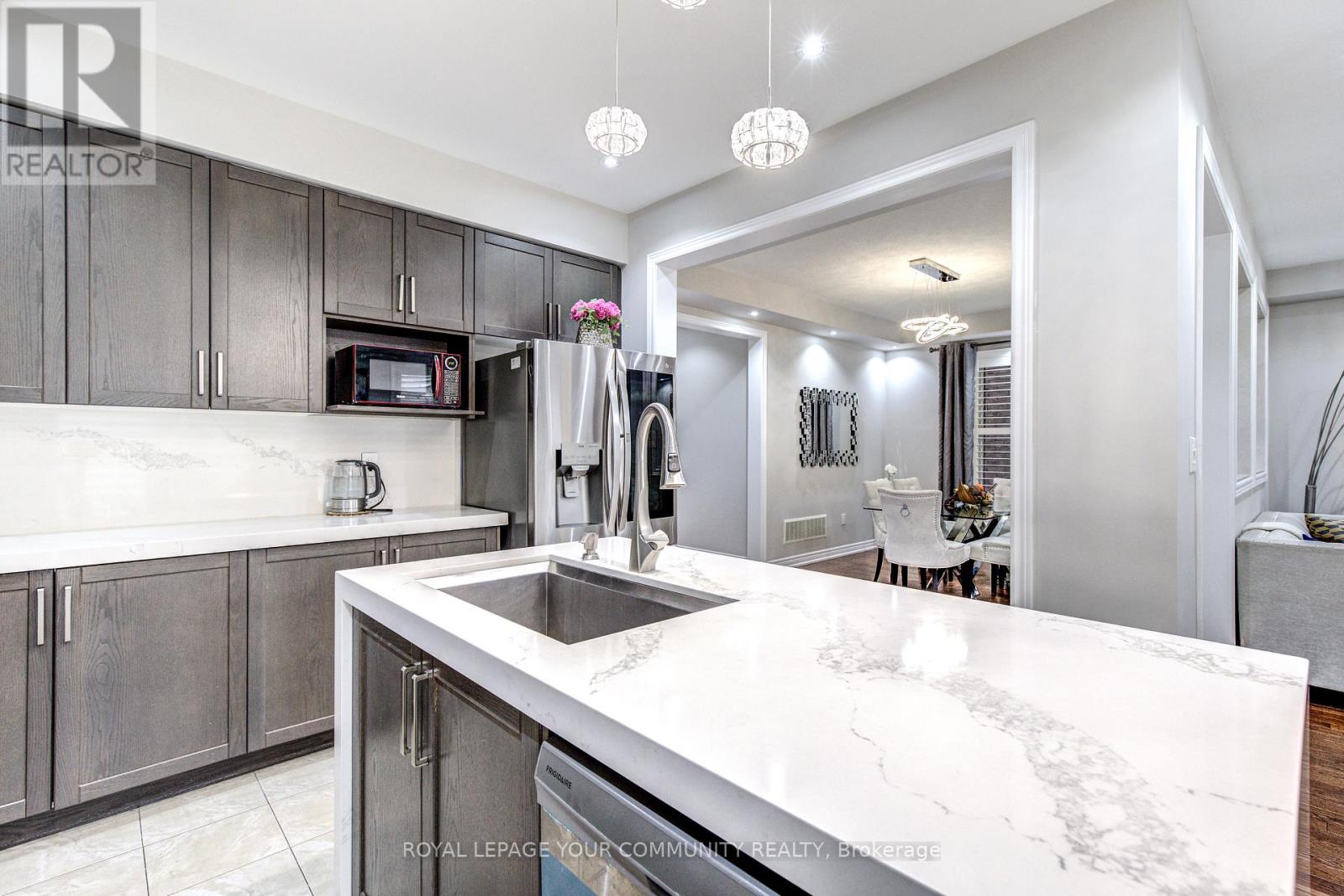 14 Beaconsfield Drive, Vaughan, Ontario  L4H 4L5 - Photo 8 - N12197318