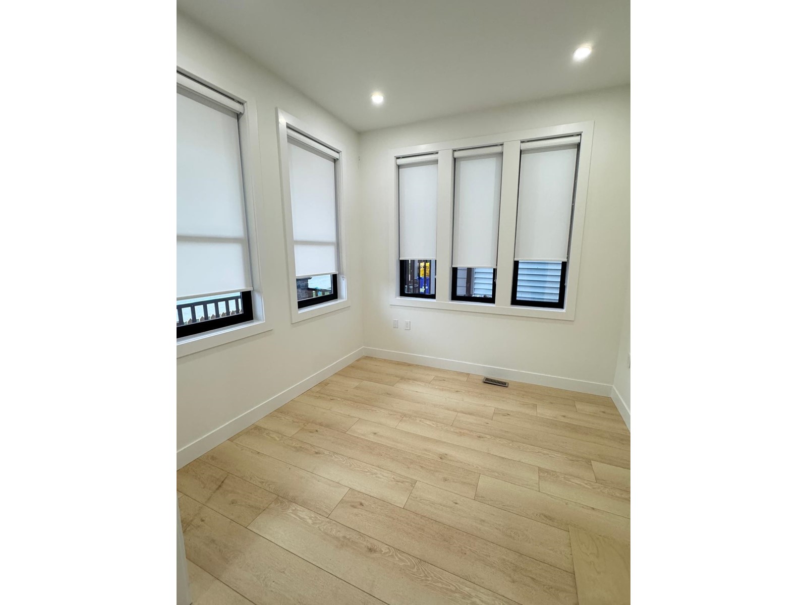 Property at 7621 197 STREET image 3