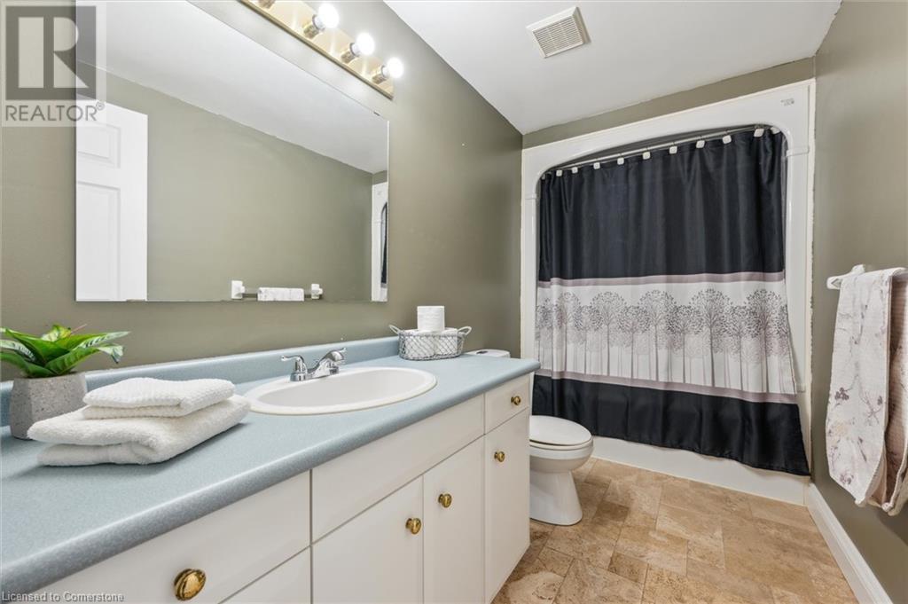44 Dunedin Court, Kitchener, Ontario  N2E 3M9 - Photo 24 - 40737779