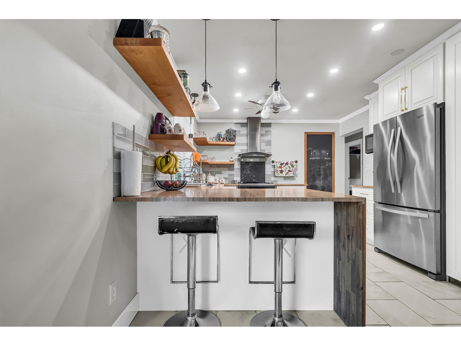 Property at 1876 DAHL CRESCENT image 3