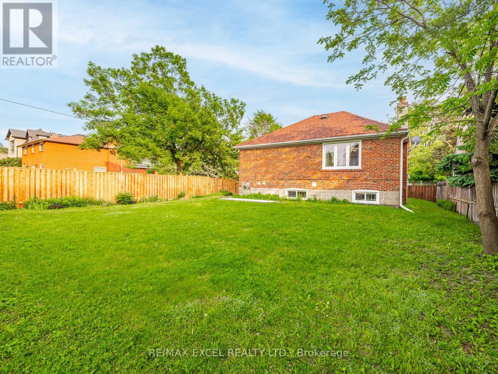 106 Pleasant Avenue, Toronto, Ontario  M2M 1M1 - Photo 32 - C12197327