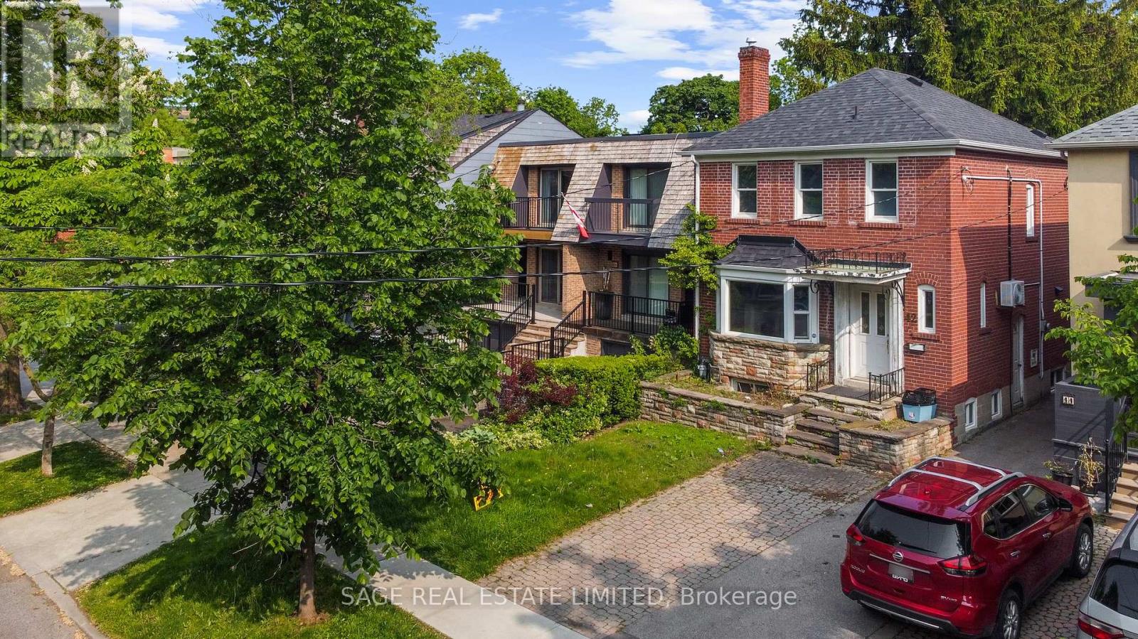 42 Sherwood Avenue, Toronto, Ontario  M4P 2A7 - Photo 3 - C12197350