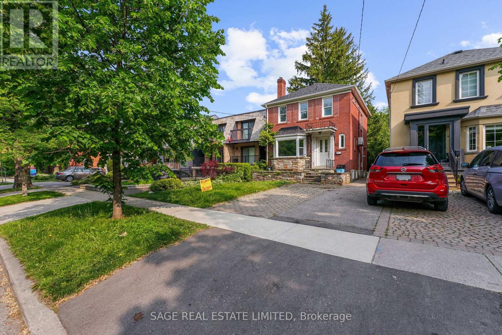 42 Sherwood Avenue, Toronto, Ontario  M4P 2A7 - Photo 4 - C12197350