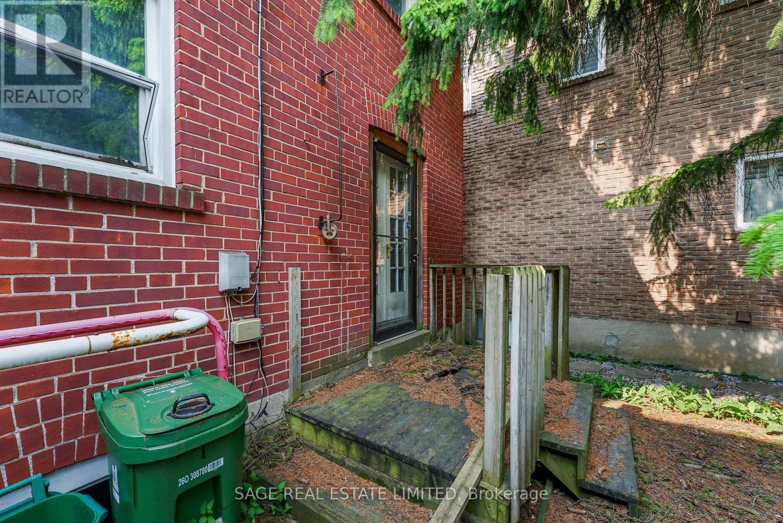42 Sherwood Avenue, Toronto, Ontario  M4P 2A7 - Photo 8 - C12197350
